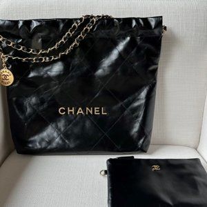 Chanel 22 Chain Shiny Leather Handbag Medium Black - Gold-Tone chain